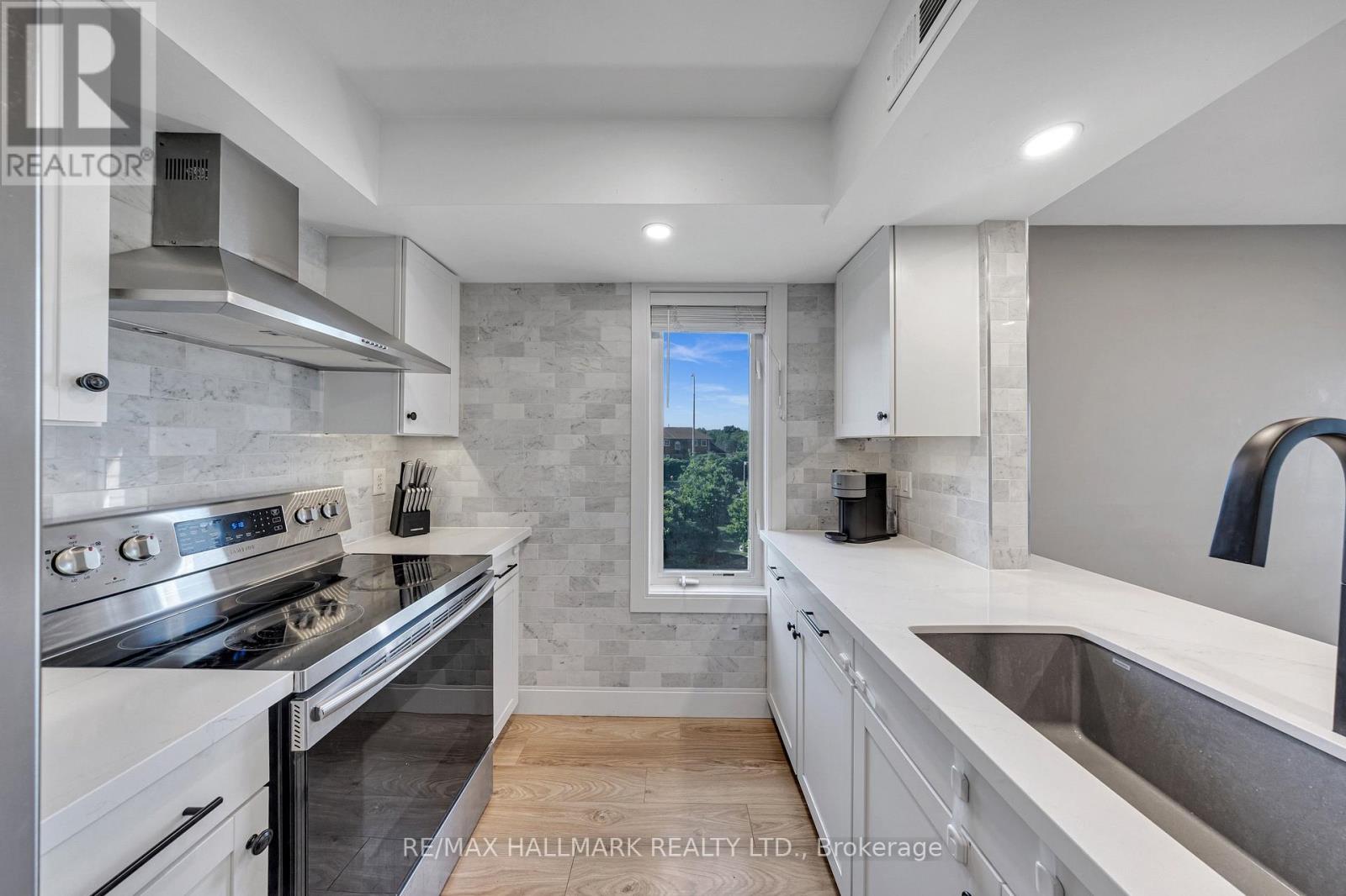 3 - 106 PETRA WAY