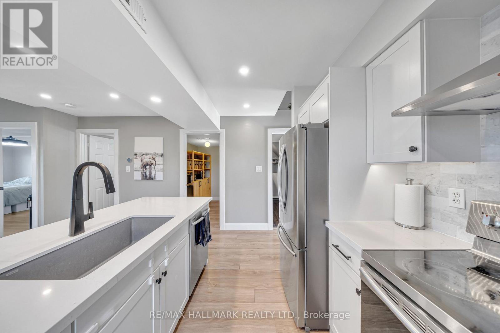 3 - 106 PETRA WAY