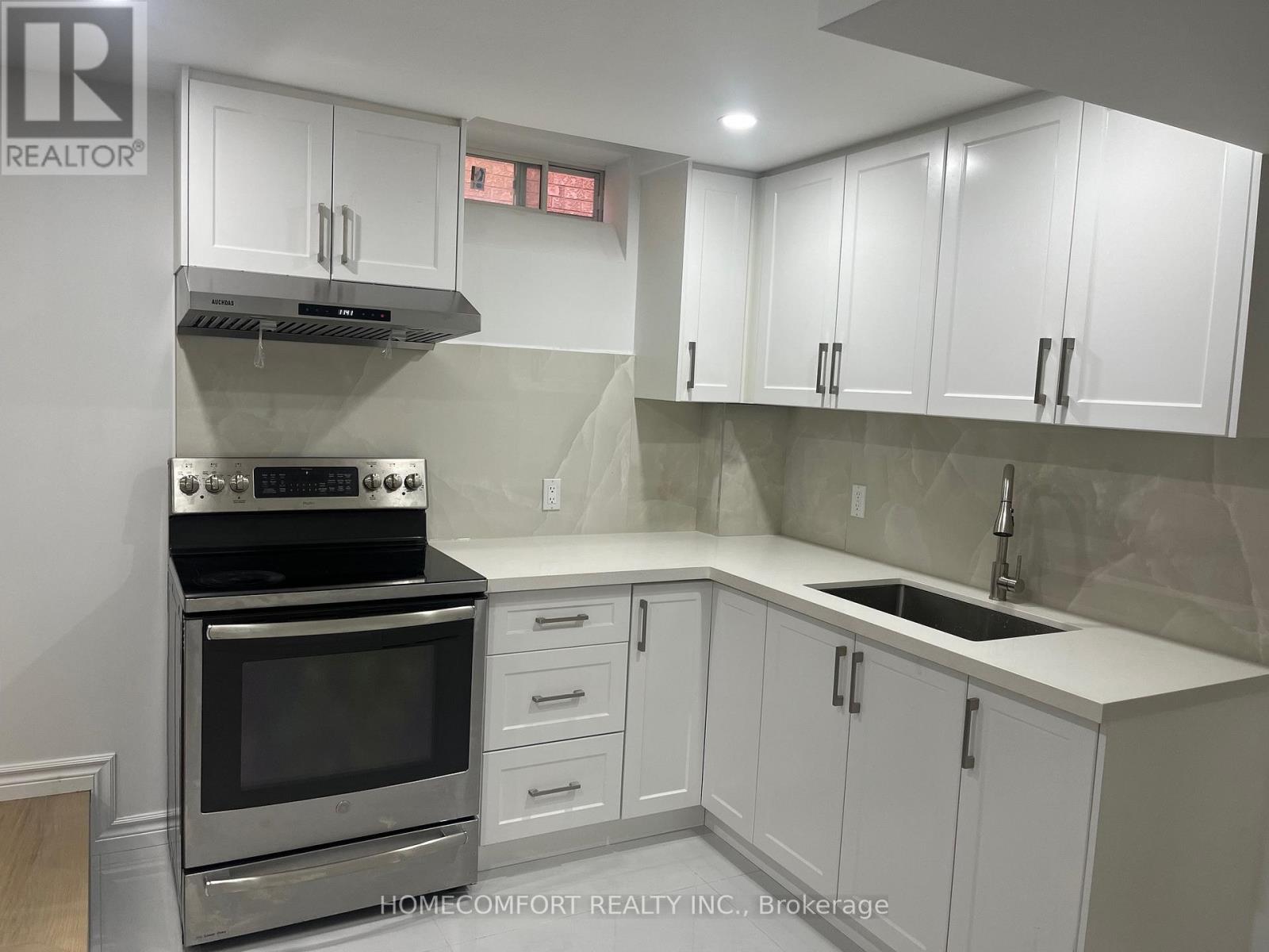 Photo 1 of 7 — BASEMENT - 80 PINE BOUGH MANOR Unit Basement, Richmond Hill (Devonsleigh), ON L4S1A5