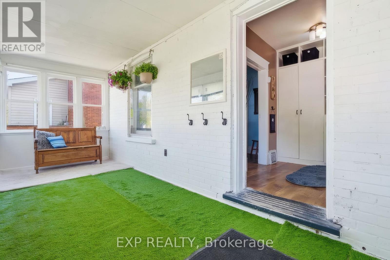 572 DOWNIE STREET