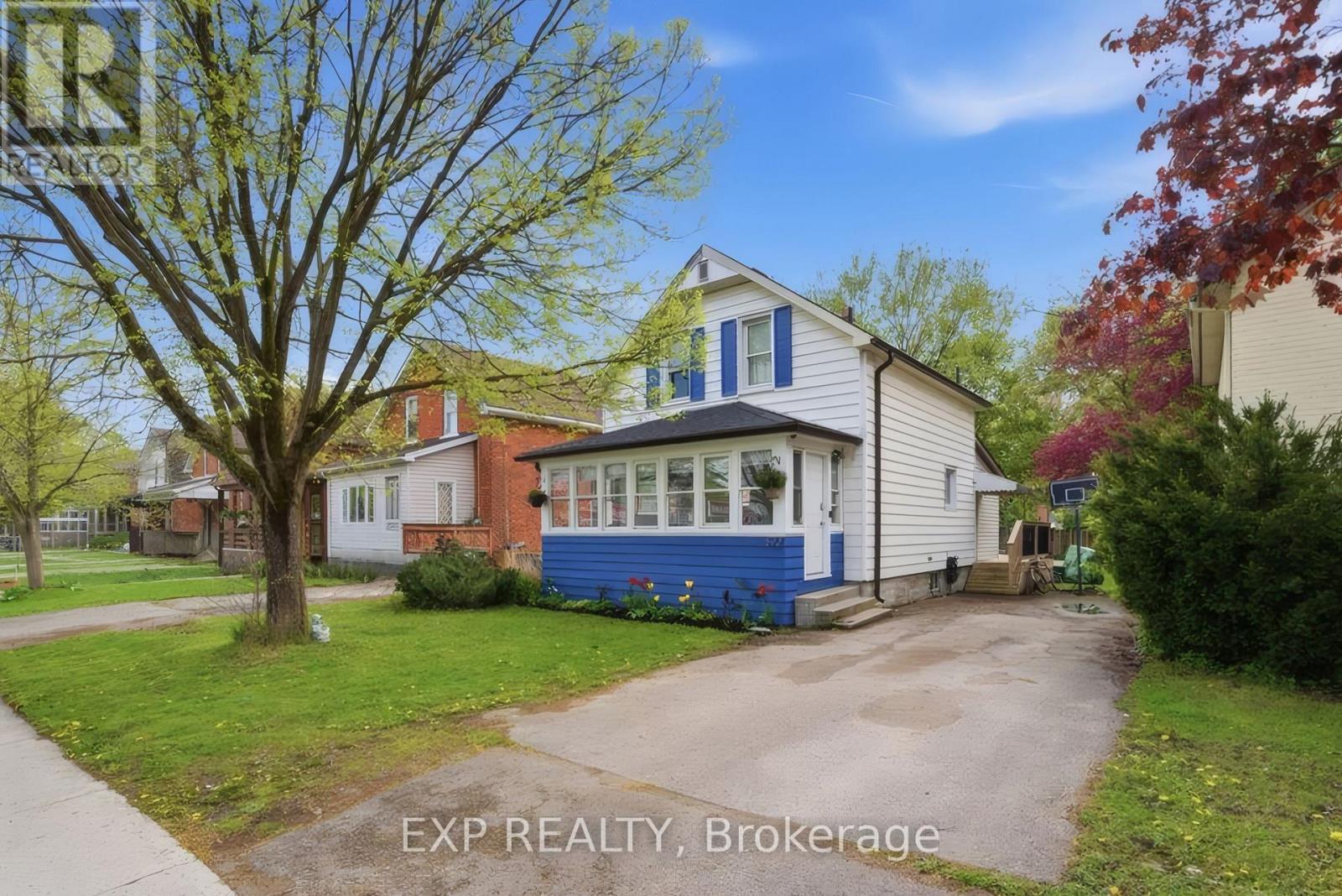 572 DOWNIE STREET