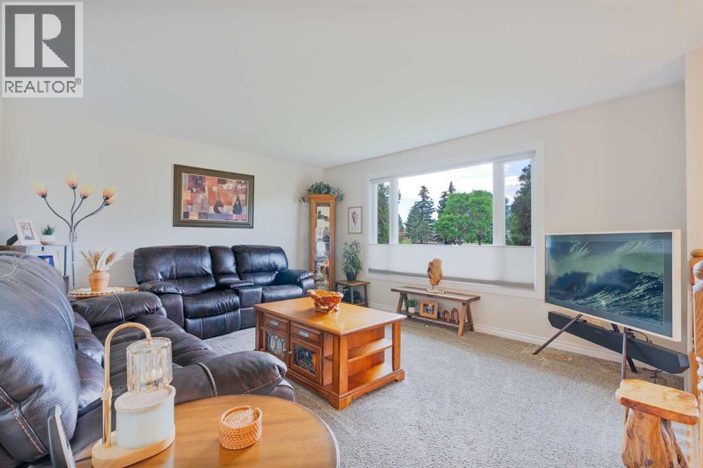 1102 Lakeview Drive S