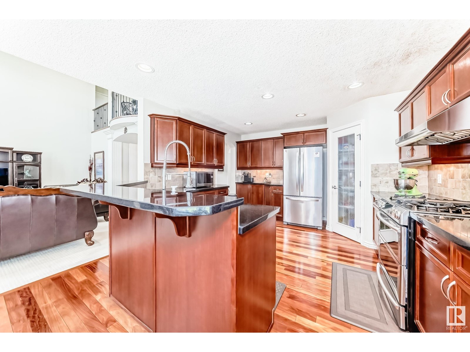 713 MASSEY WY NW NW