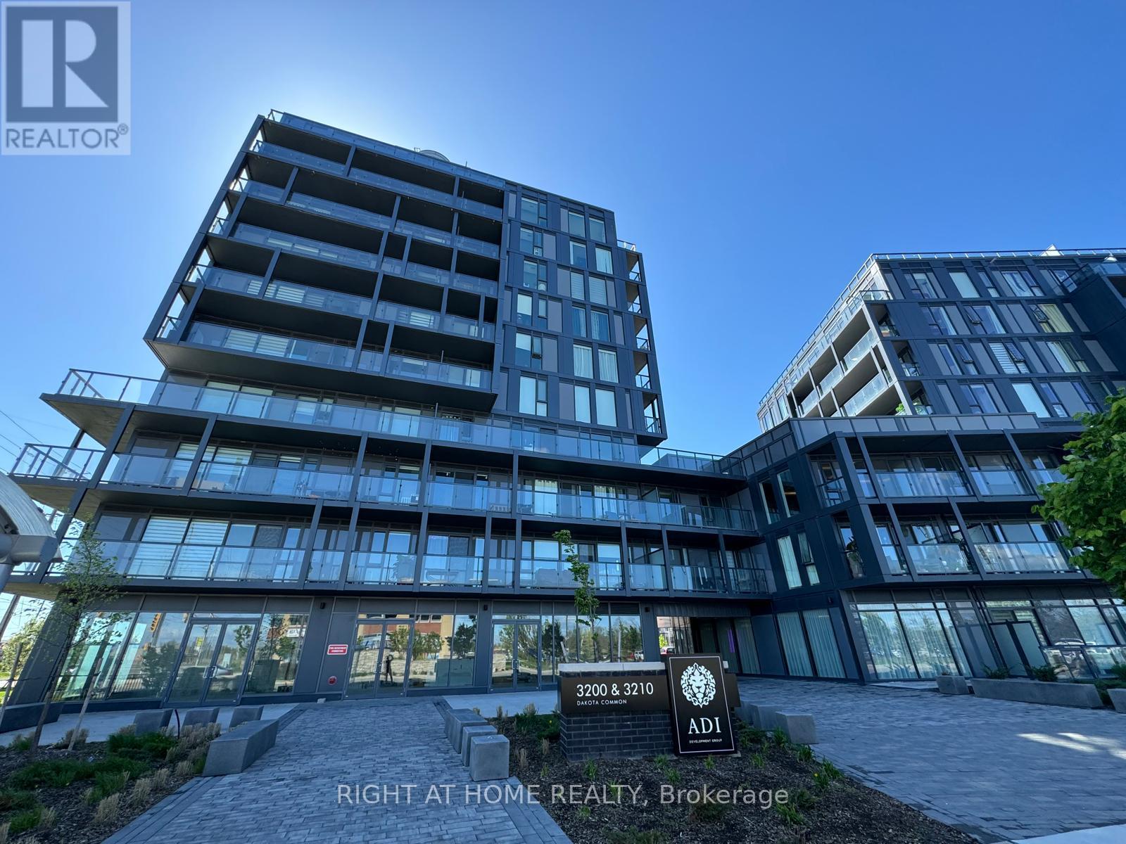 B1010 - 3200 DAKOTA COMMON N