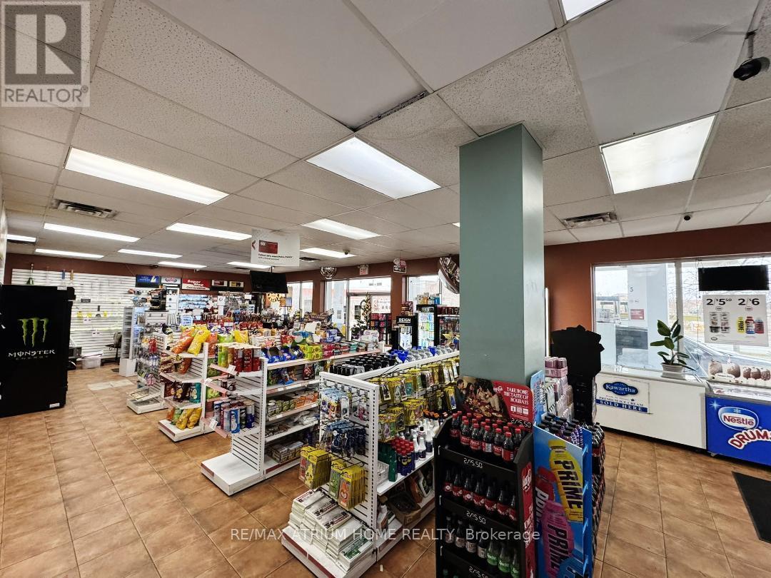 1002 SIMCOE STREET S