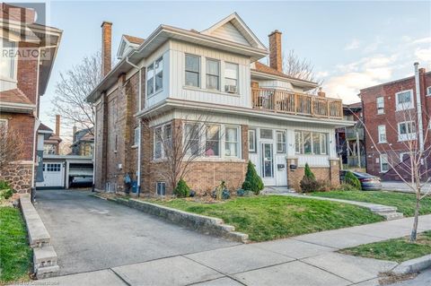 93 BARNESDALE Boulevard Hamilton ON L8M2V5
