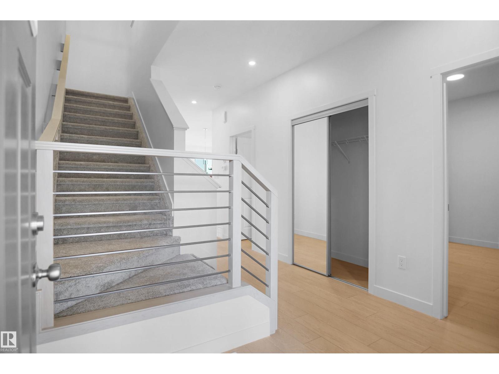 924 17 AV NW