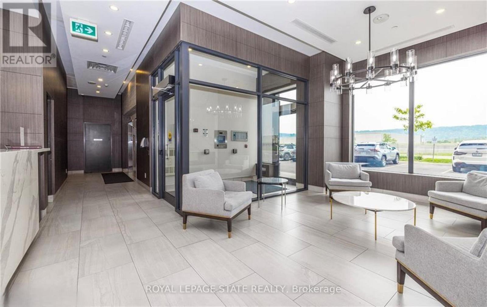 905 - 550 NORTH SERVICE ROAD