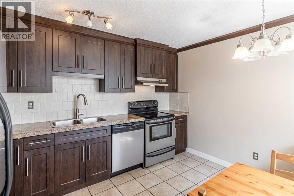 77, 5103 35 Avenue SW