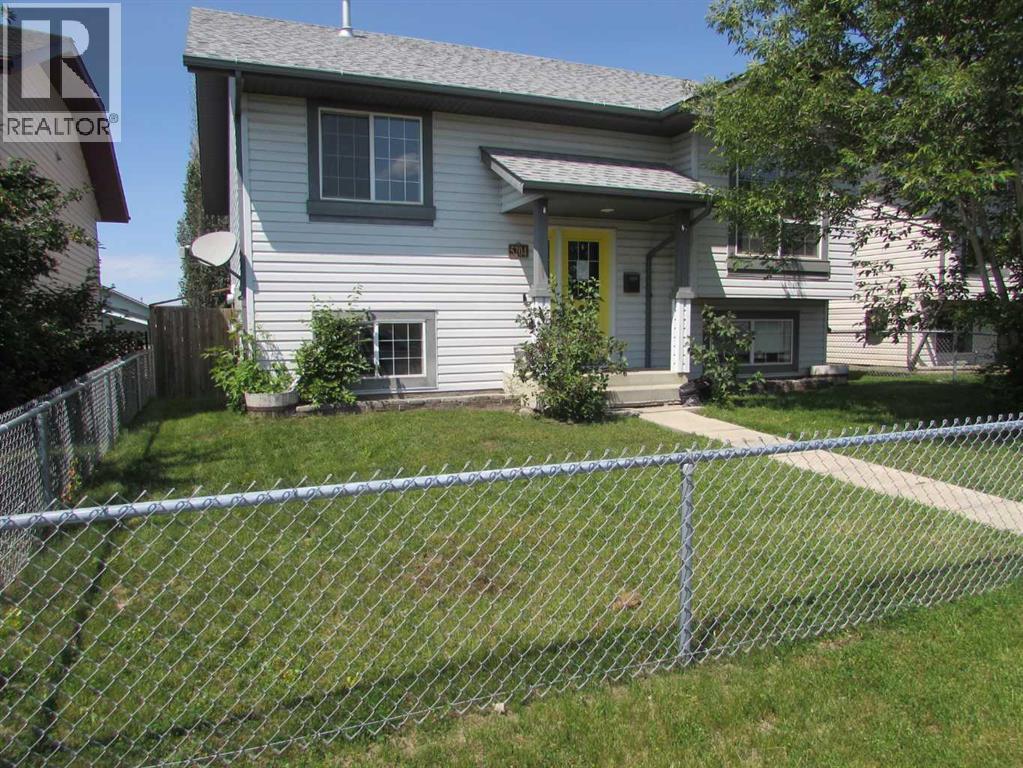 Photo 1 of 23 — 5204 Landsdowne Avenue, Blackfalds, AB T0M0J0