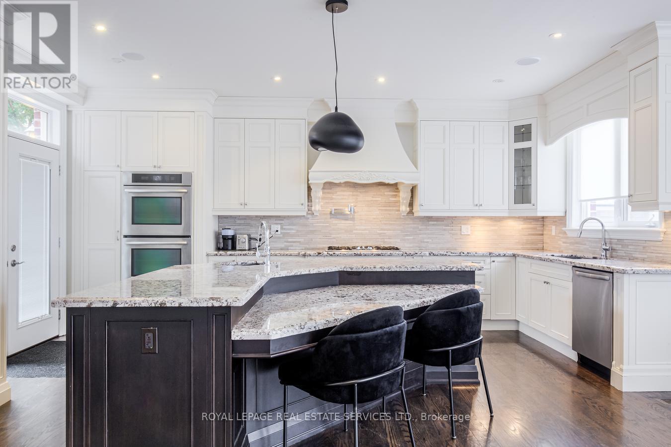 21A ROYCREST AVENUE