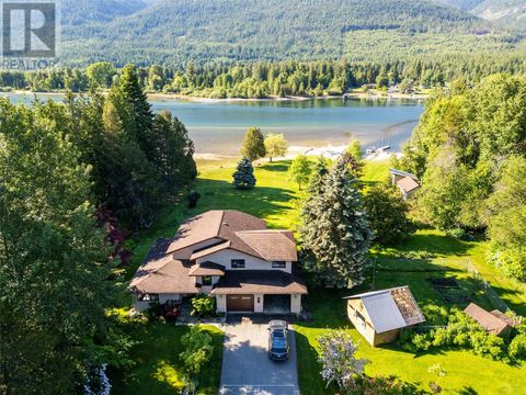 6158 REDFISH Road Nelson BC V1L6M9