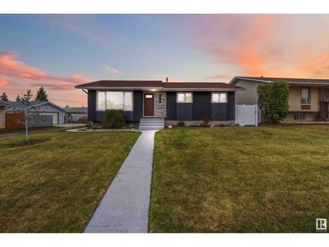 6904 39 AV NW Edmonton AB T6K1T8
