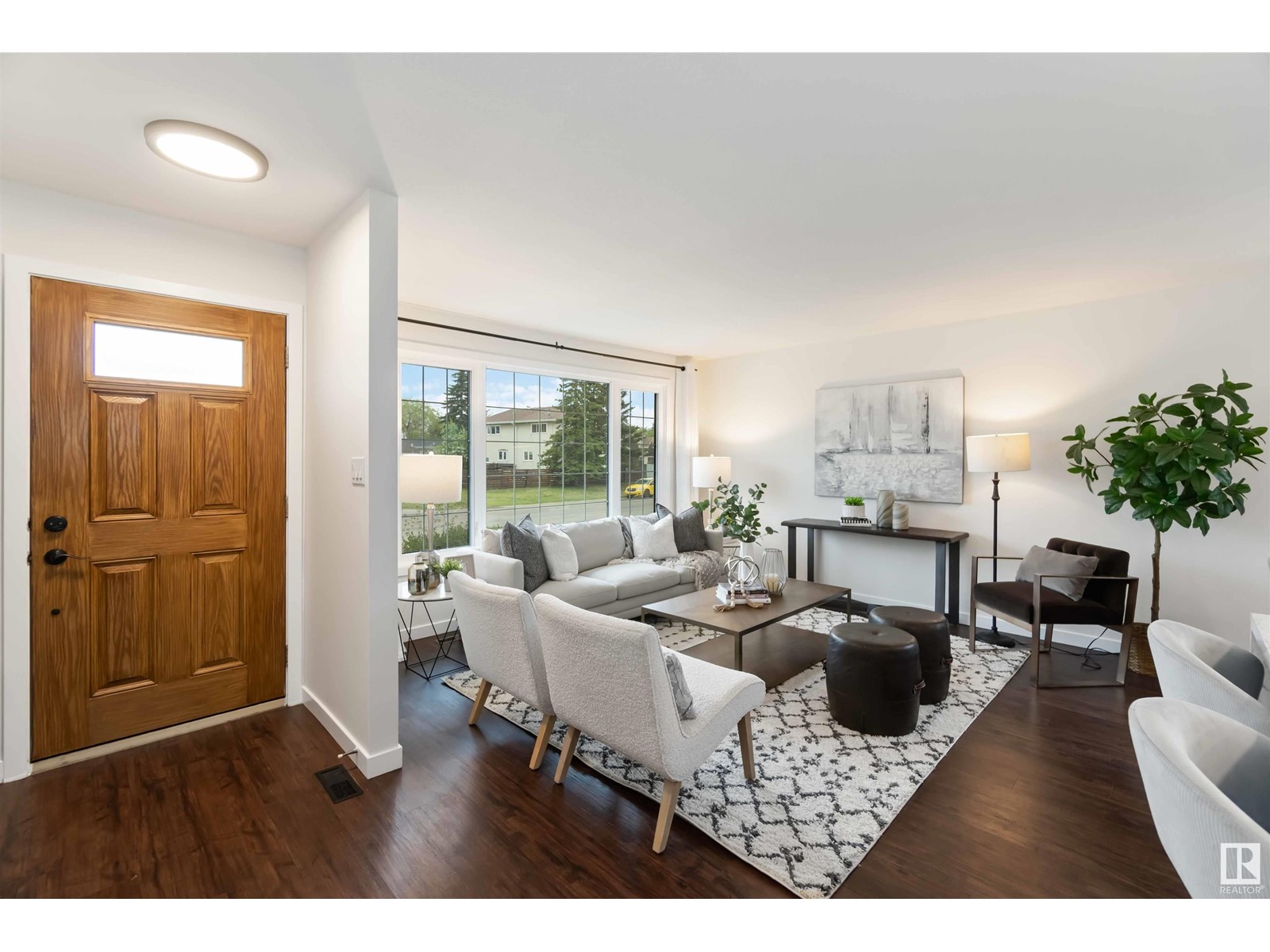 6904 39 AV NW