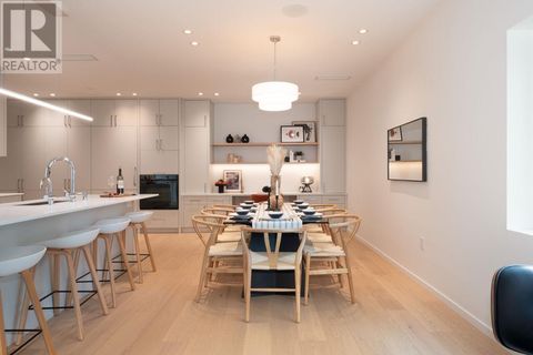 126 E 17TH AVENUE Vancouver BC V5V1A4