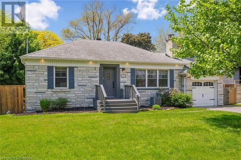 2090 COURTLAND Crescent Mississauga ON L4Y1V2