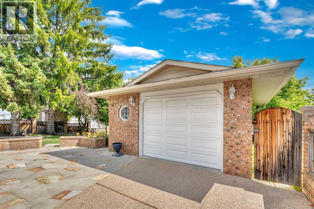 808 Canterbury Drive SW
