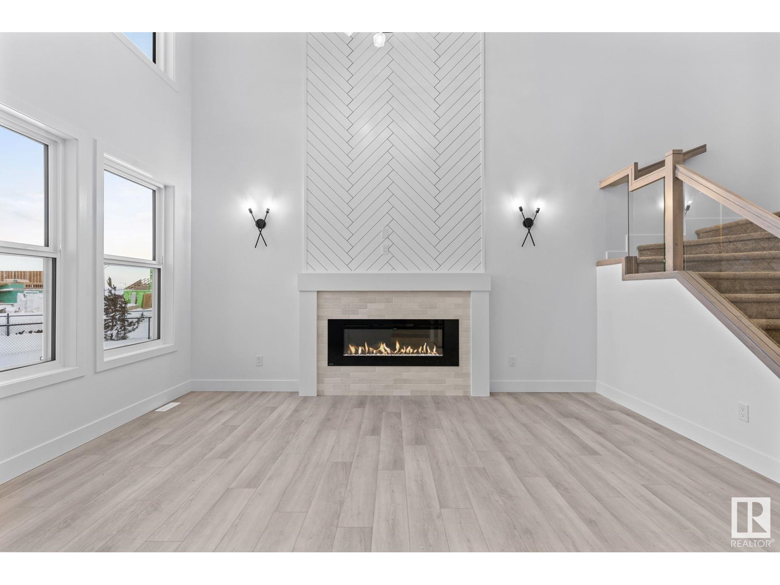 8724 181 AV NW