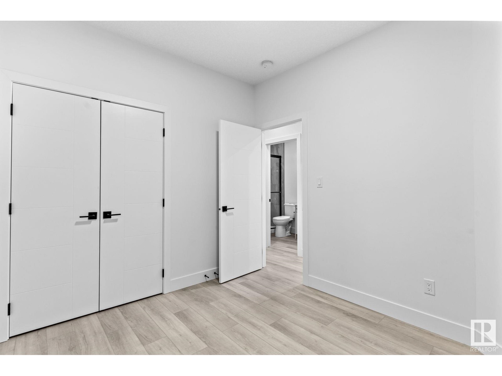 8724 181 AV NW