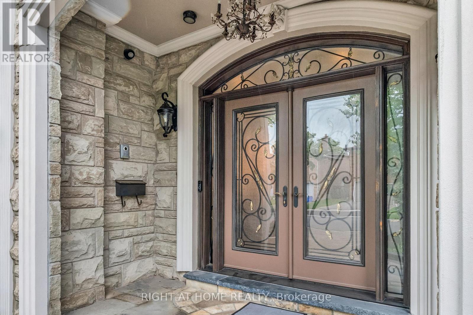 29 PINEWOOD DRIVE