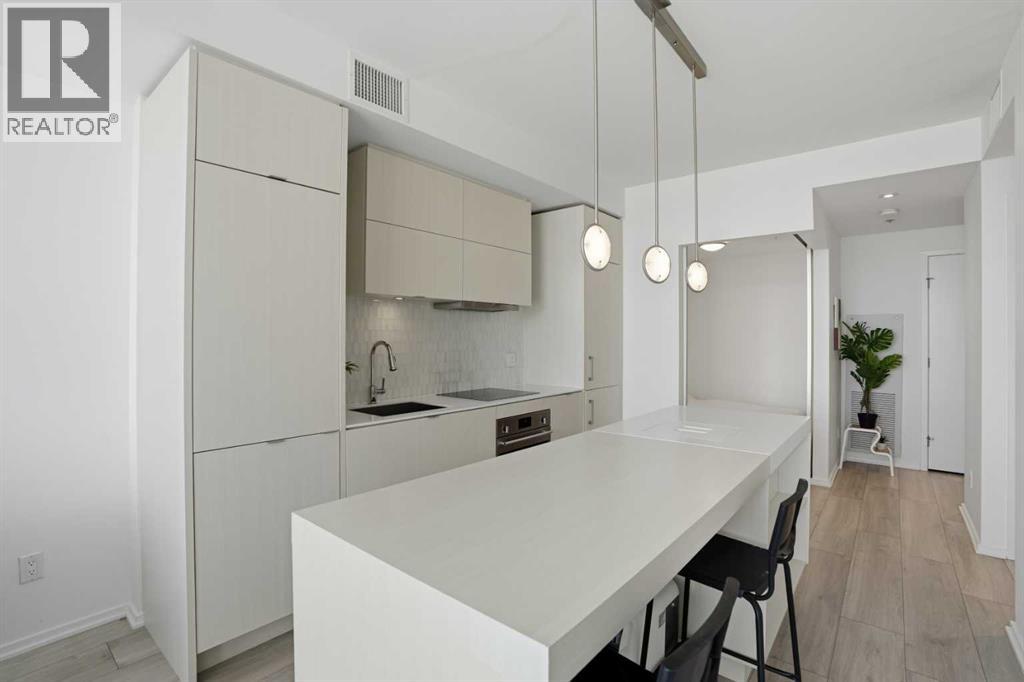 606, 615 6 Avenue SE