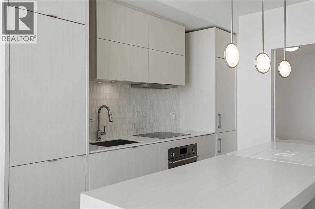 606, 615 6 Avenue SE