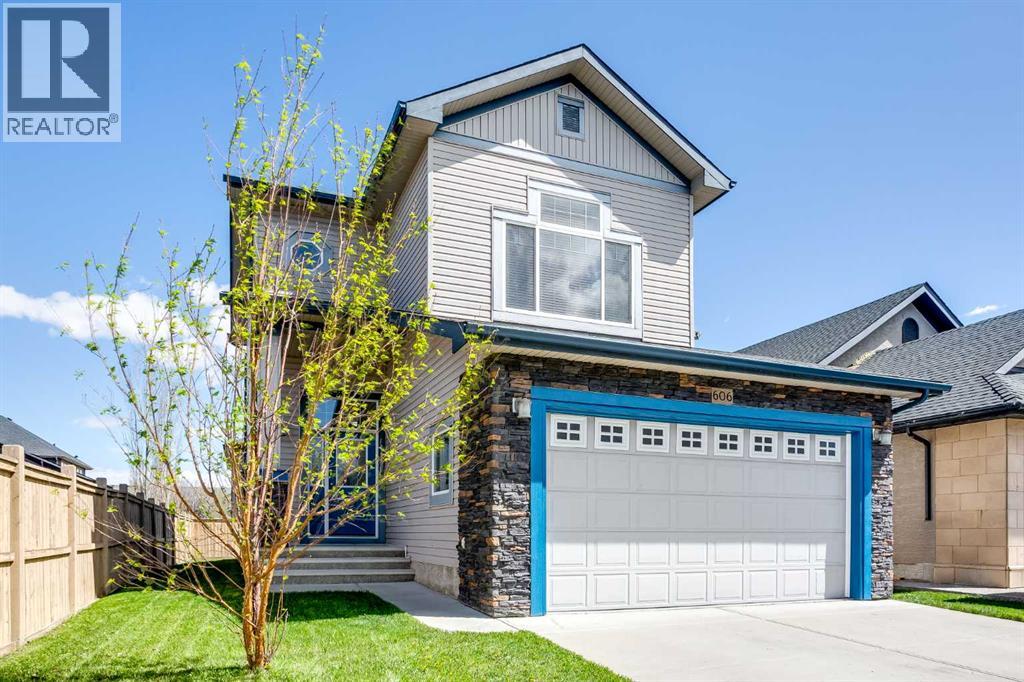 606 Montgomery Close SE