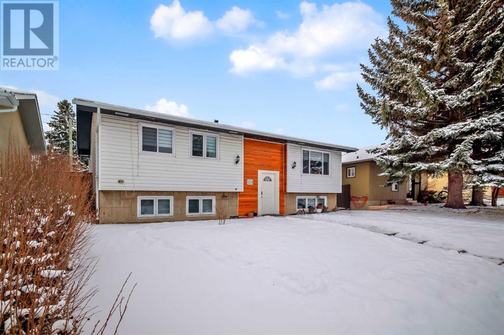 628 Maidstone Drive NE