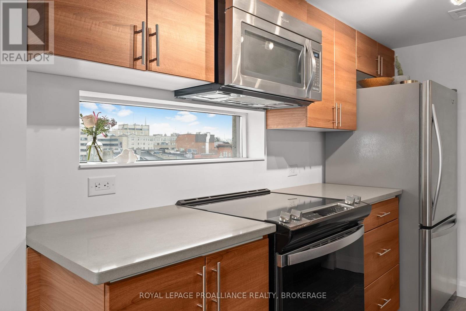 711 - 121 QUEEN STREET