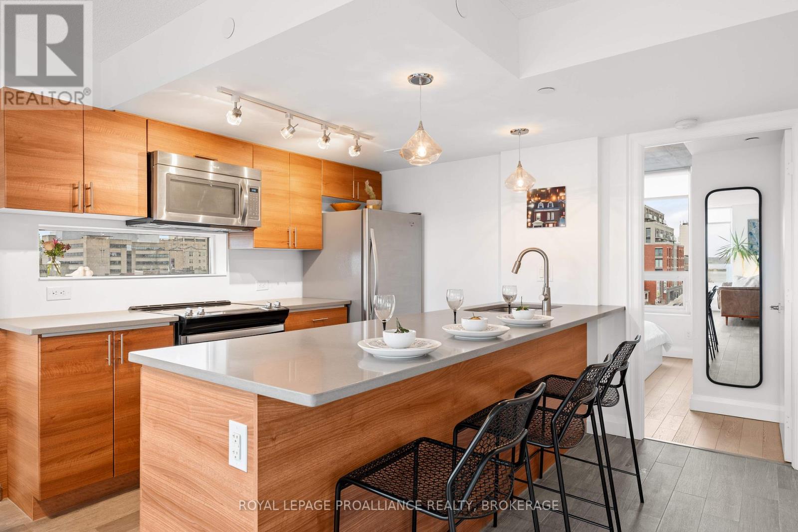 711 - 121 QUEEN STREET