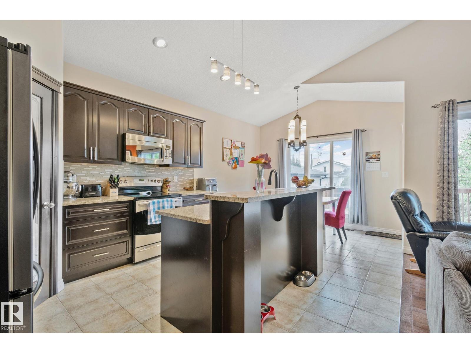 9833 153 ST NW NW