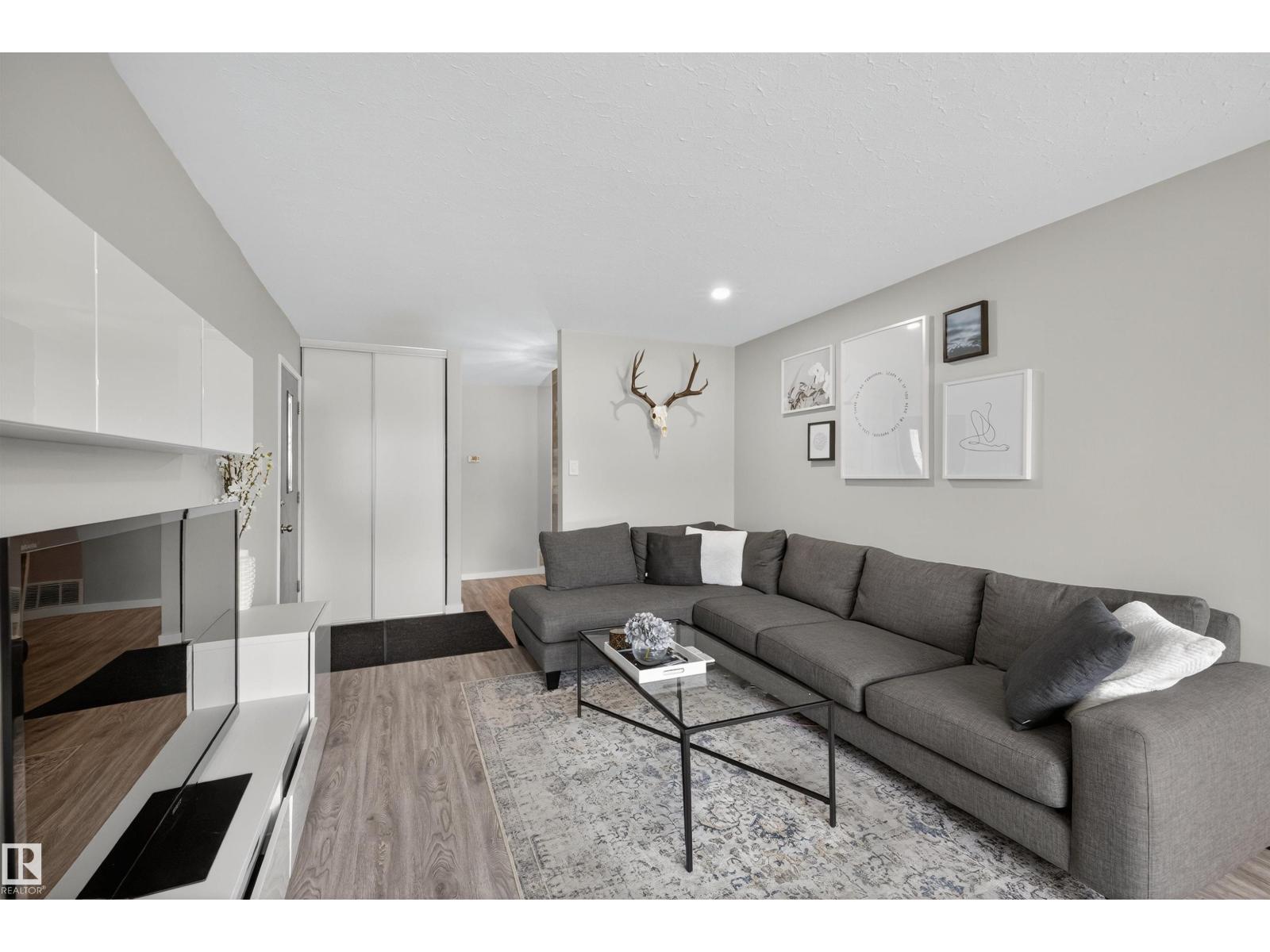 7719 71 AV NW