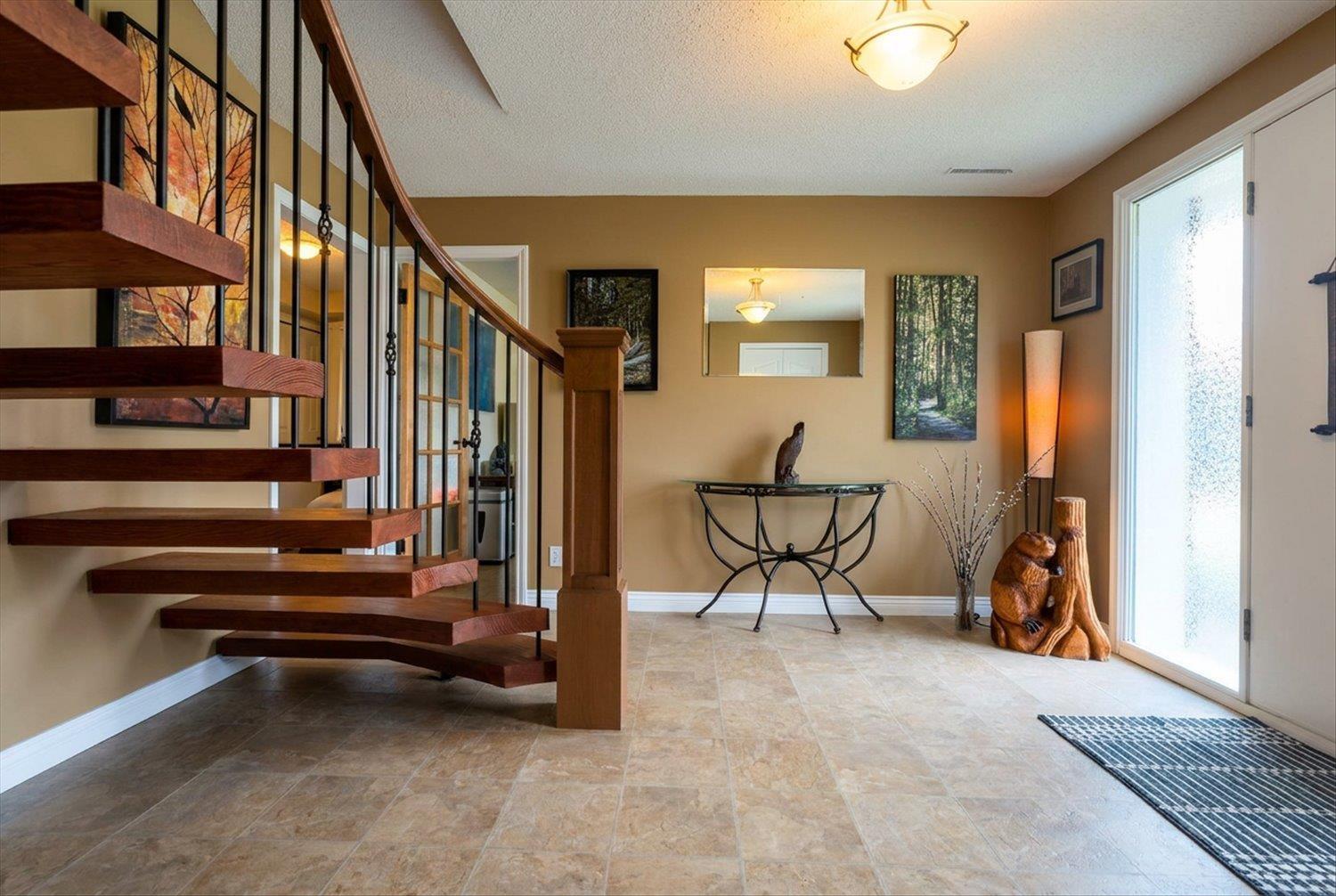 9758 LINWOOD STREET|Chilliwack Proper East