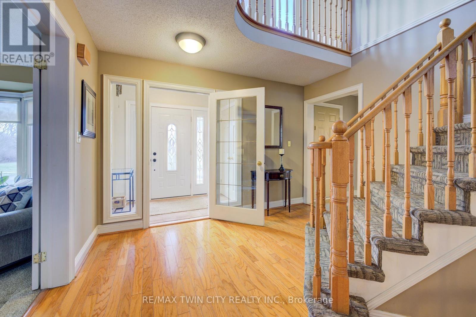 25 LYNNVALLEY CRESCENT