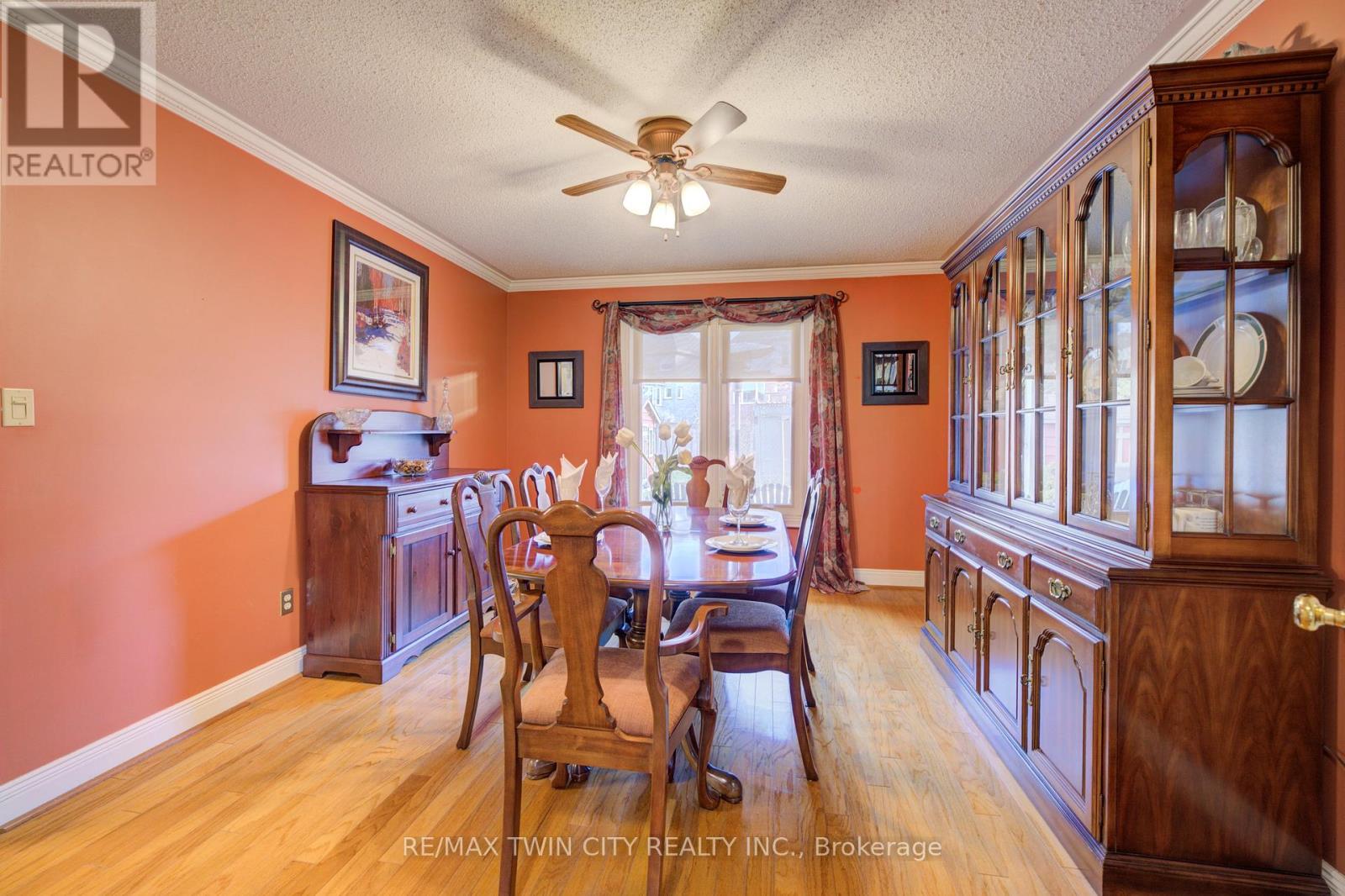 25 LYNNVALLEY CRESCENT