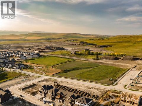 512 Heritage Boulevard Cochrane AB T4C2J8