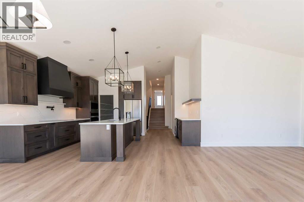 541 Riverhills Way W