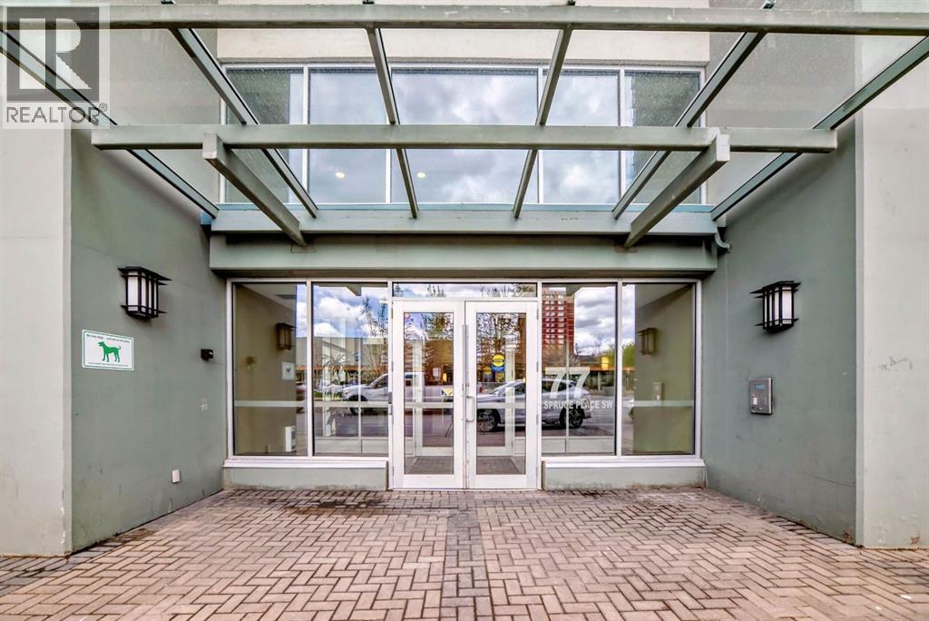 1907, 77 Spruce Place SW