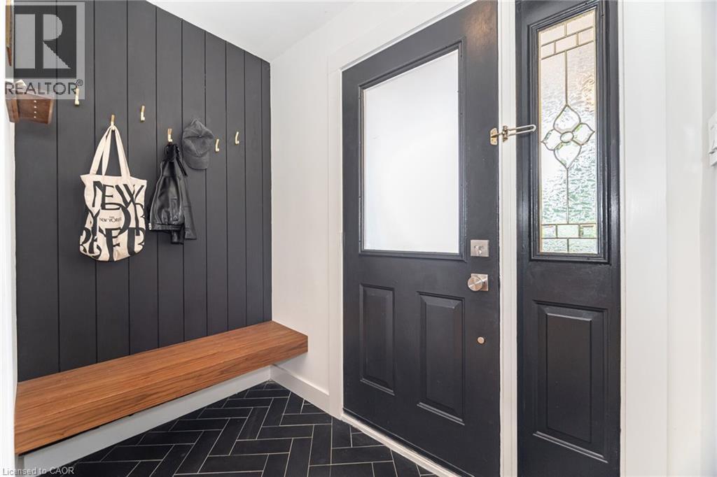 2431 PADSTOW Crescent