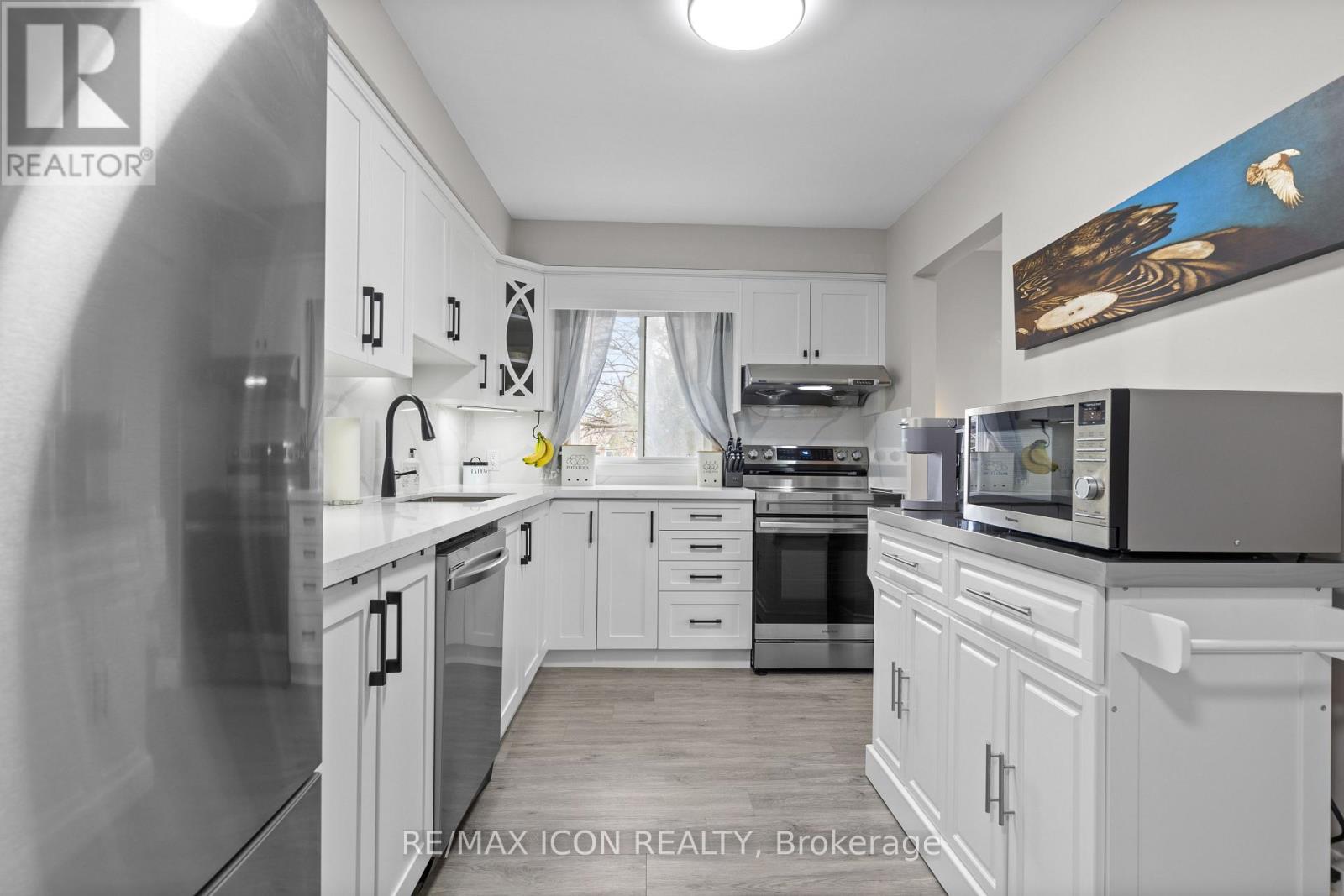 210 - 30 HUGO CRESCENT