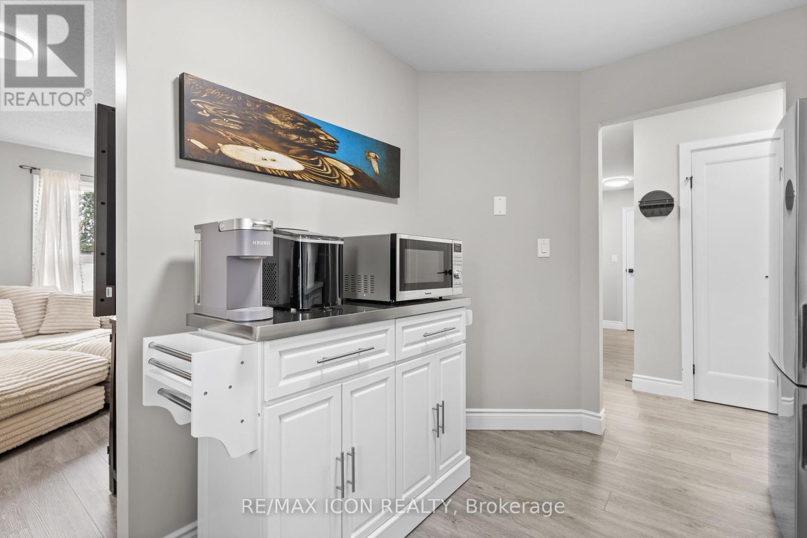 210 - 30 HUGO CRESCENT