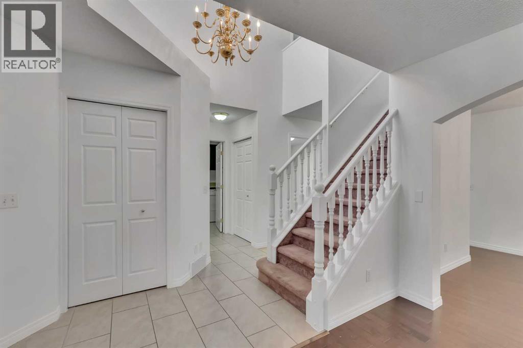 338 Panamount Drive NW