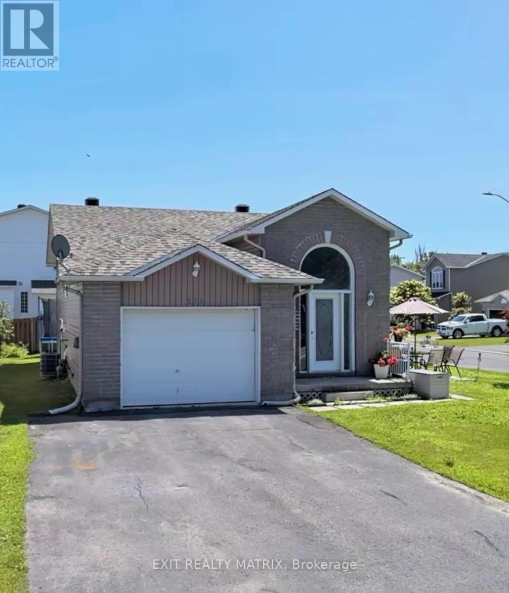 Photo 1 of 14 — B - 239 STIVER STREET Unit B, Russell, ON K4R1G9