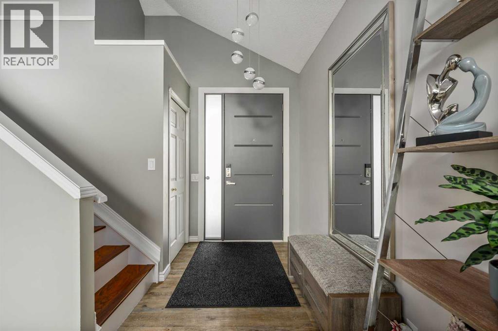 220 Douglas Glen Bay SE