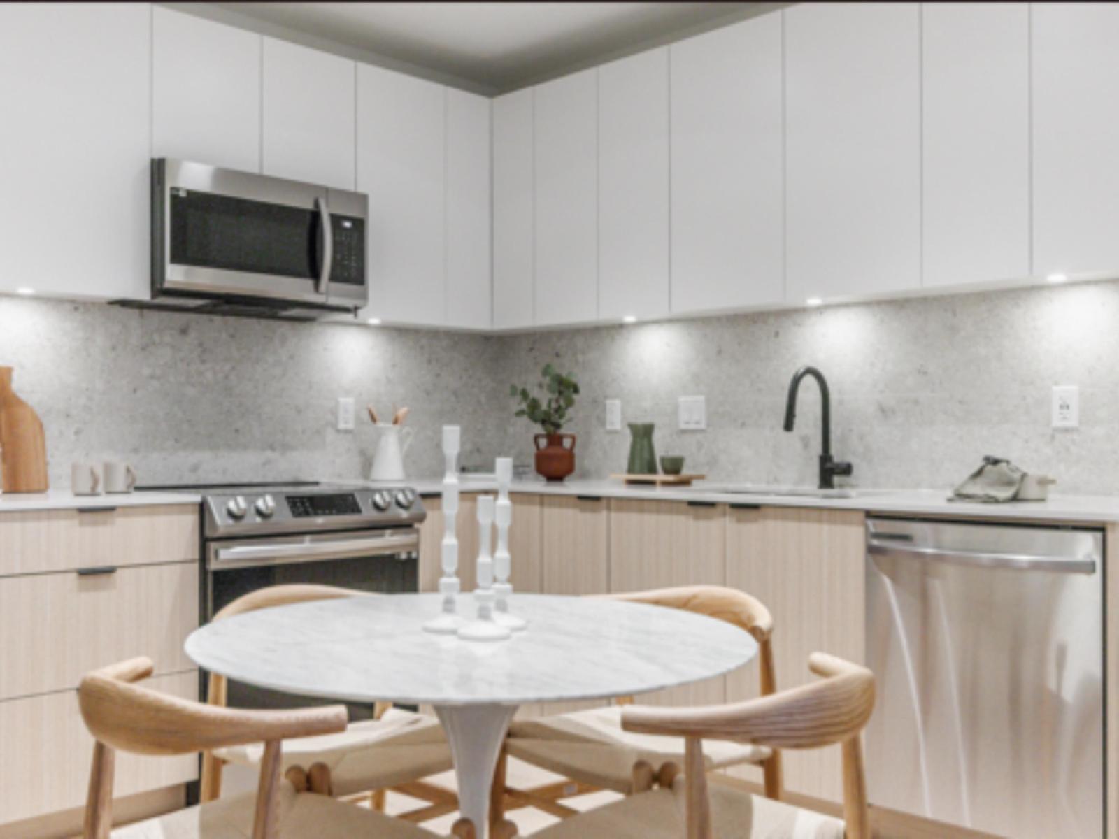 633 20769 FRASER HIGHWAY