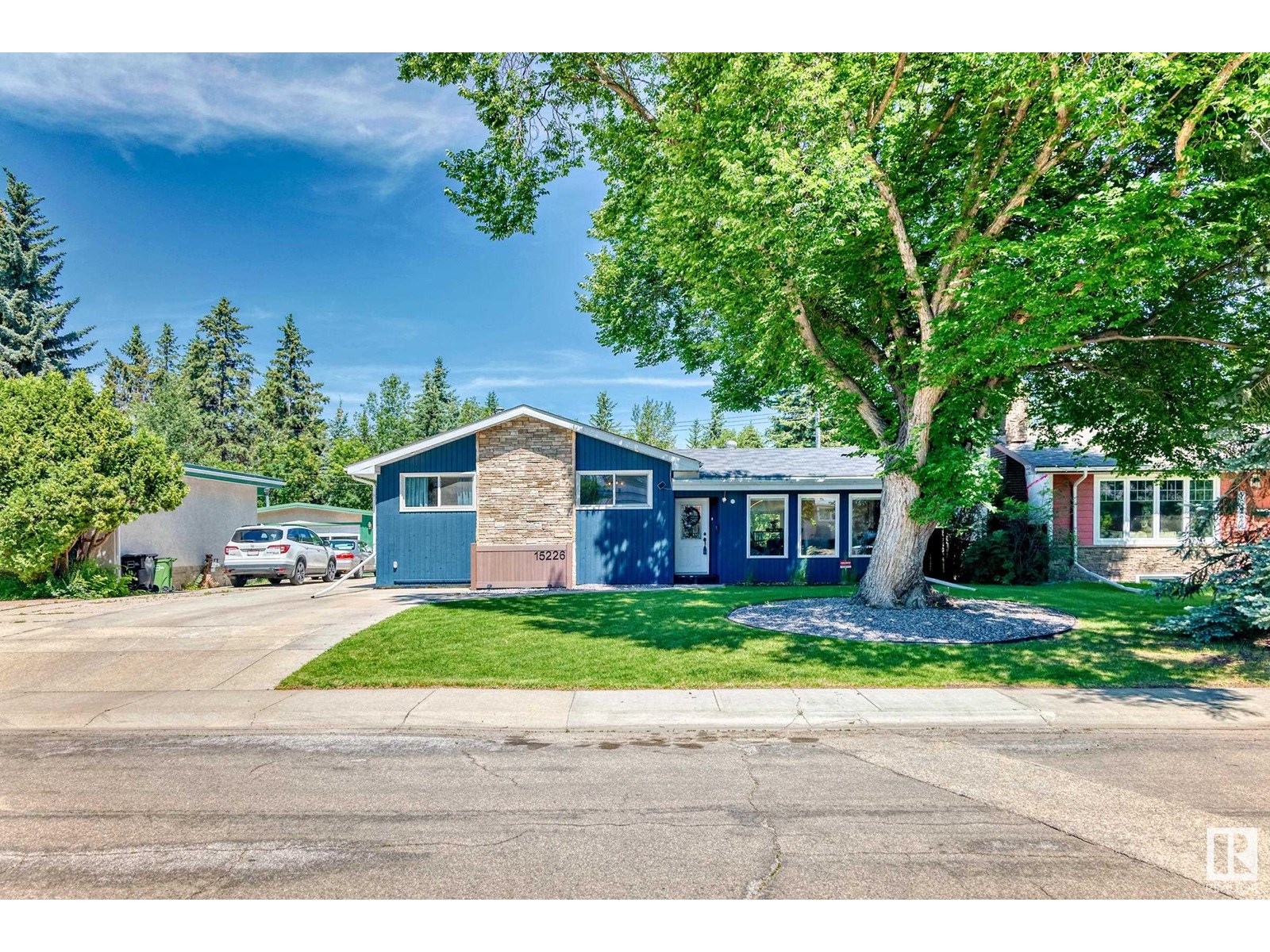 15226 81 AV NW