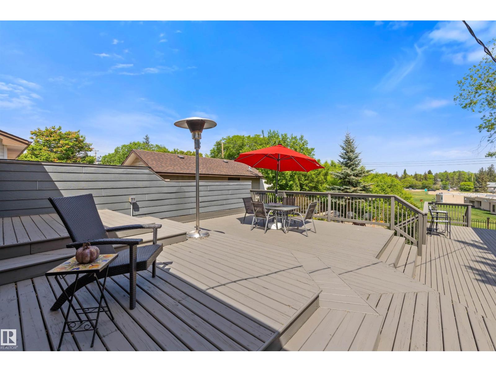 25 MOUNT ROYAL DR