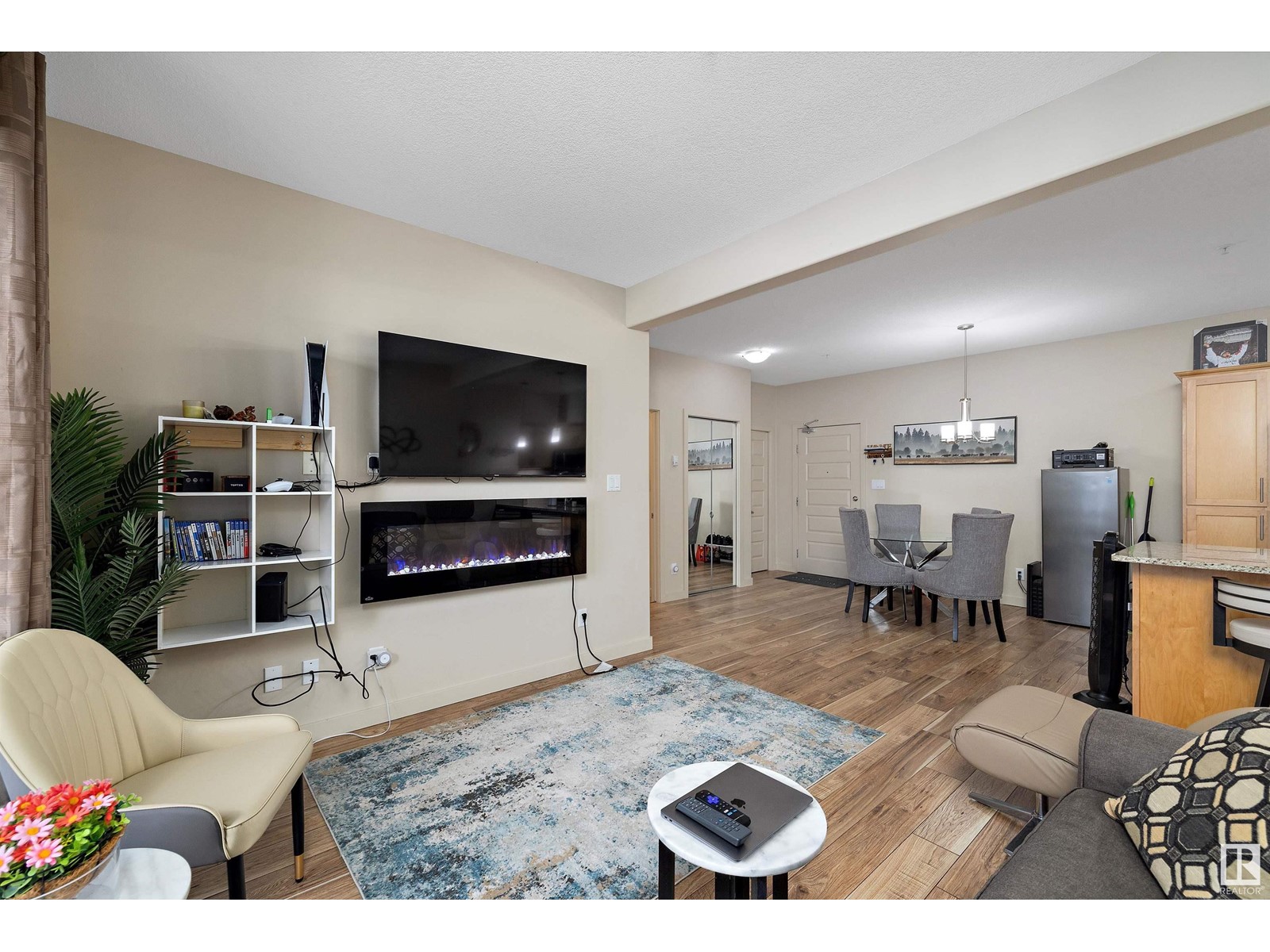 #214 304 Ambleside Li SW