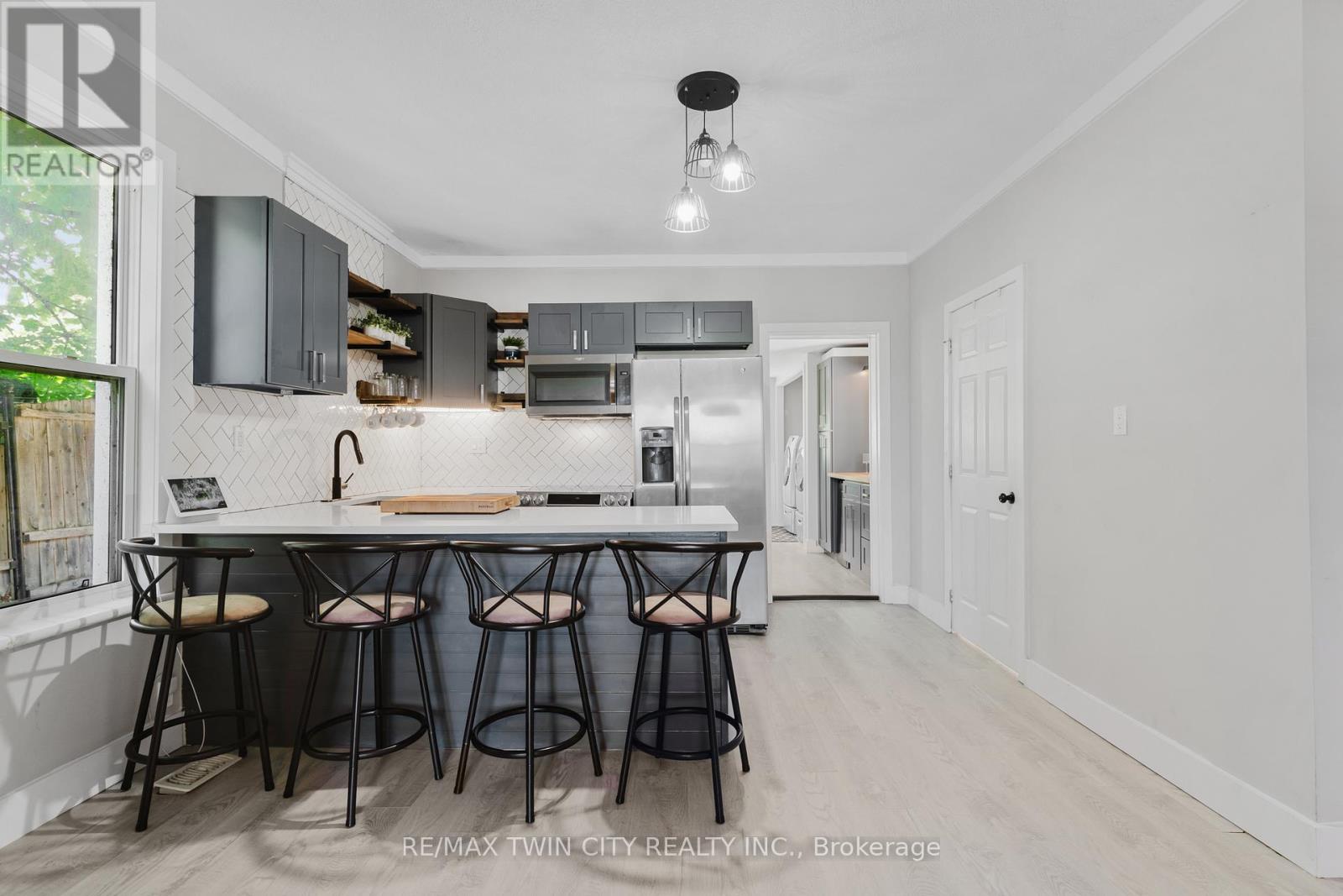 Photo 1 of 32 — 35 SHADE STREET, Cambridge, ON N1R4J6
