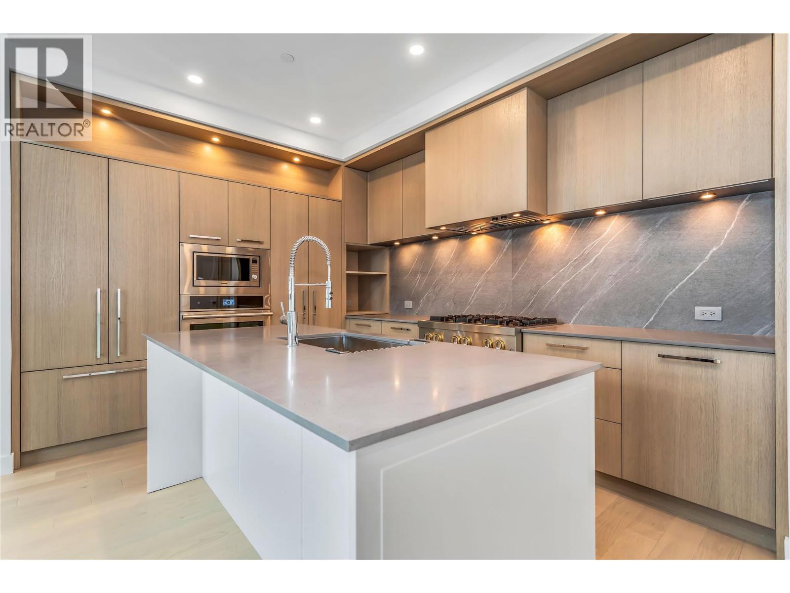 3409 Lakeshore Road Unit# PH S607